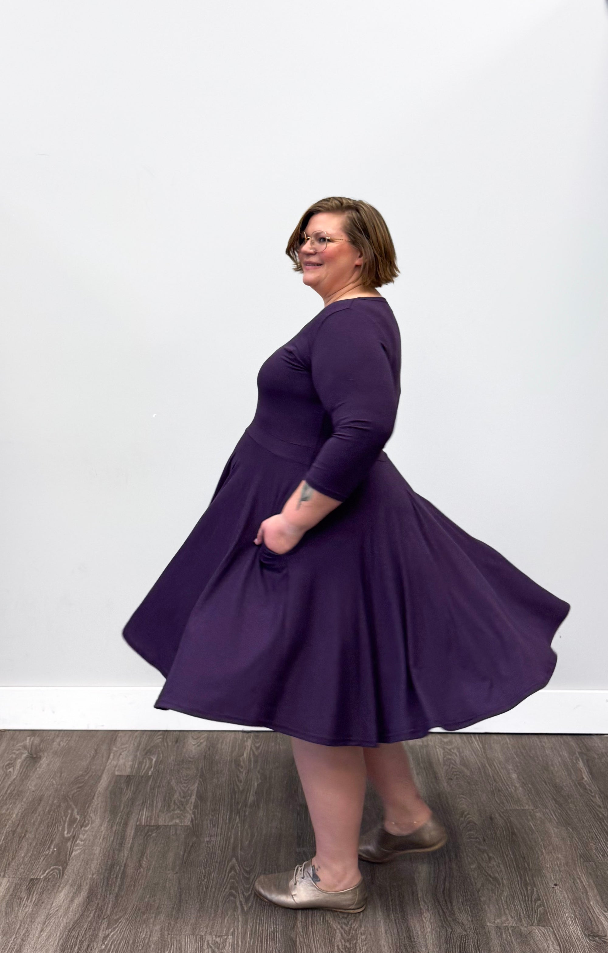 long sleeve circle skirt dress Black classic maxi dress with circle skirt and separated belt GUNTINA